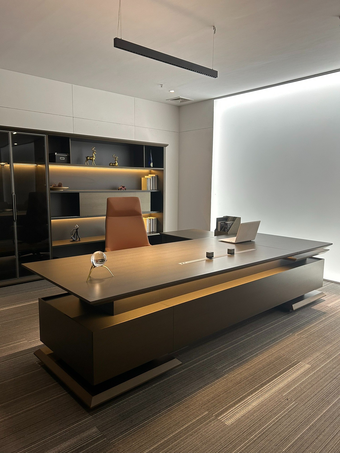 High-End Boss Desk Set